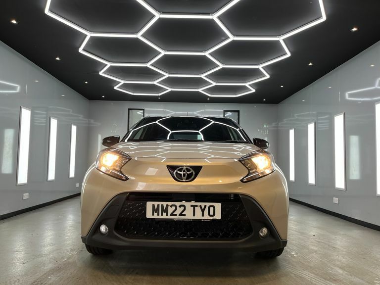 Toyota Aygo X Vvt-i Edge Beige #5