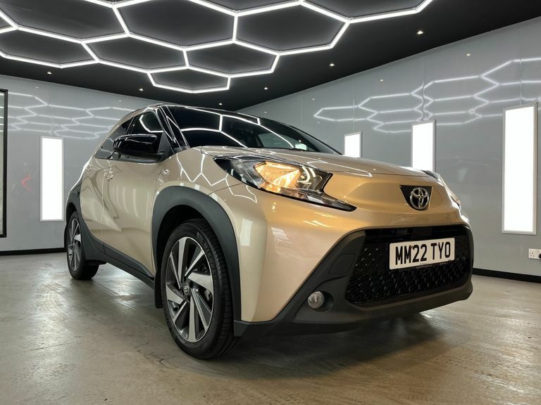 Toyota Aygo X Vvt-i Edge Beige #2