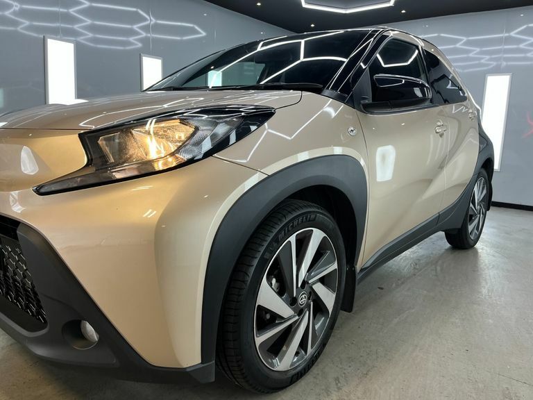 Toyota Aygo X Vvt-i Edge Beige #6