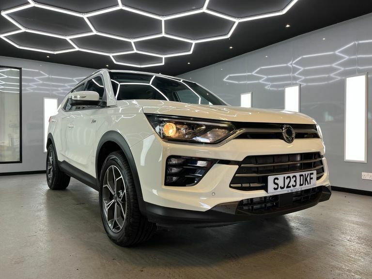 SsangYong Korando Ventura White #2