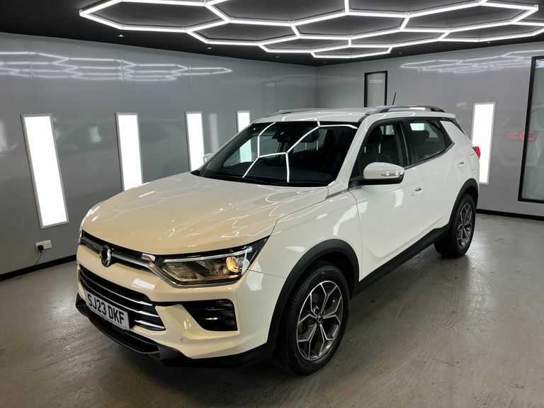 SsangYong Korando Ventura White #6