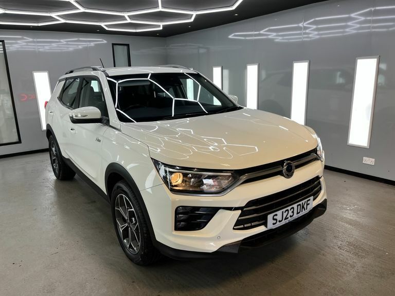 SsangYong Korando Ventura White