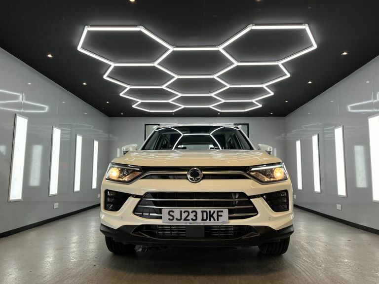 SsangYong Korando Ventura White #5