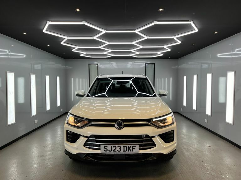 SsangYong Korando Ventura White #4