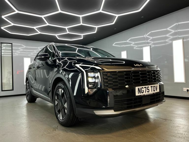 Kia Sportage Pure Black #2