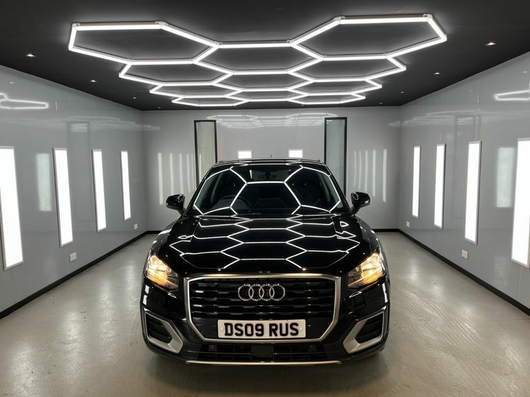 Audi Q2 Tfsi Sport Black #4