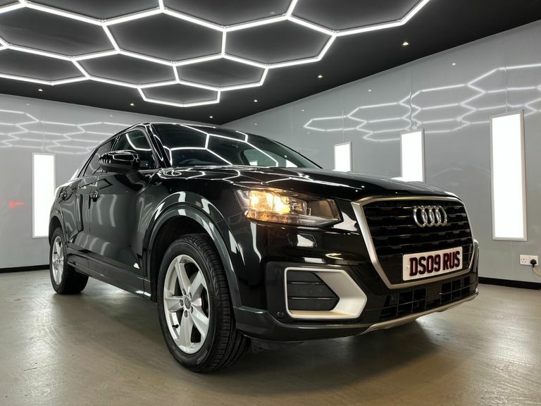 Audi Q2 Tfsi Sport Black #2
