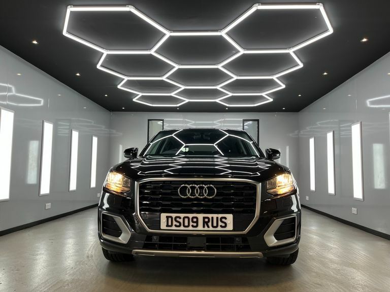 Audi Q2 Tfsi Sport Black #5