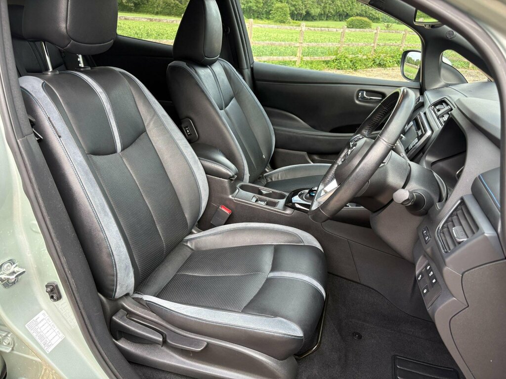 Nissan Leaf Leaf Tekna Grey #40