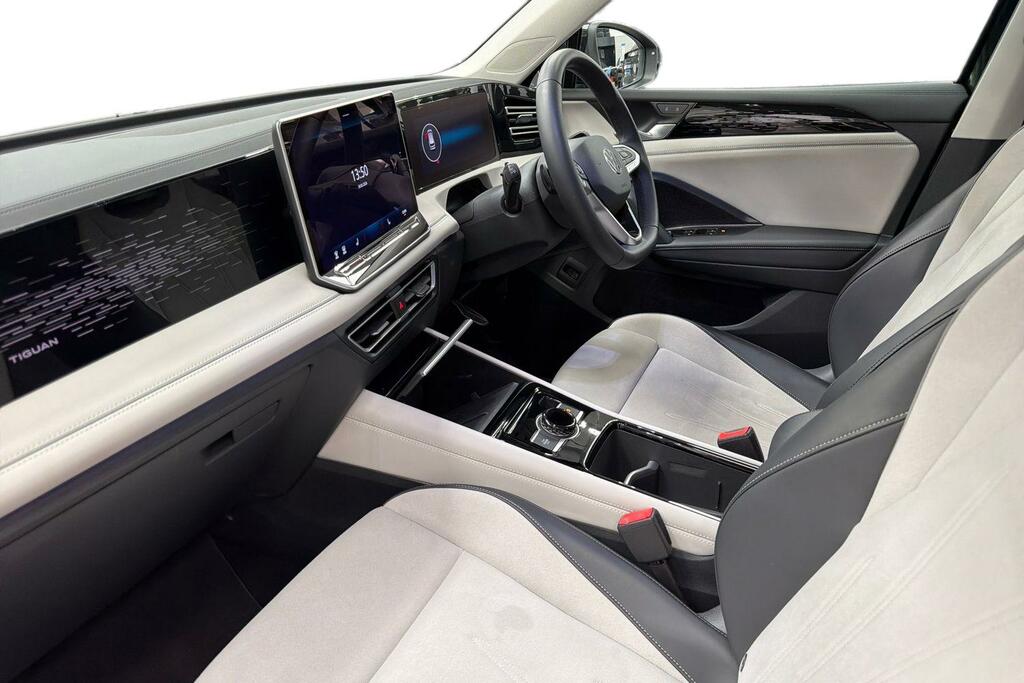 Volkswagen Tiguan Volkswagen Tiguan Elegance 1.5 Etsi 150 Ps 7-Speed AK75HWD Black #2