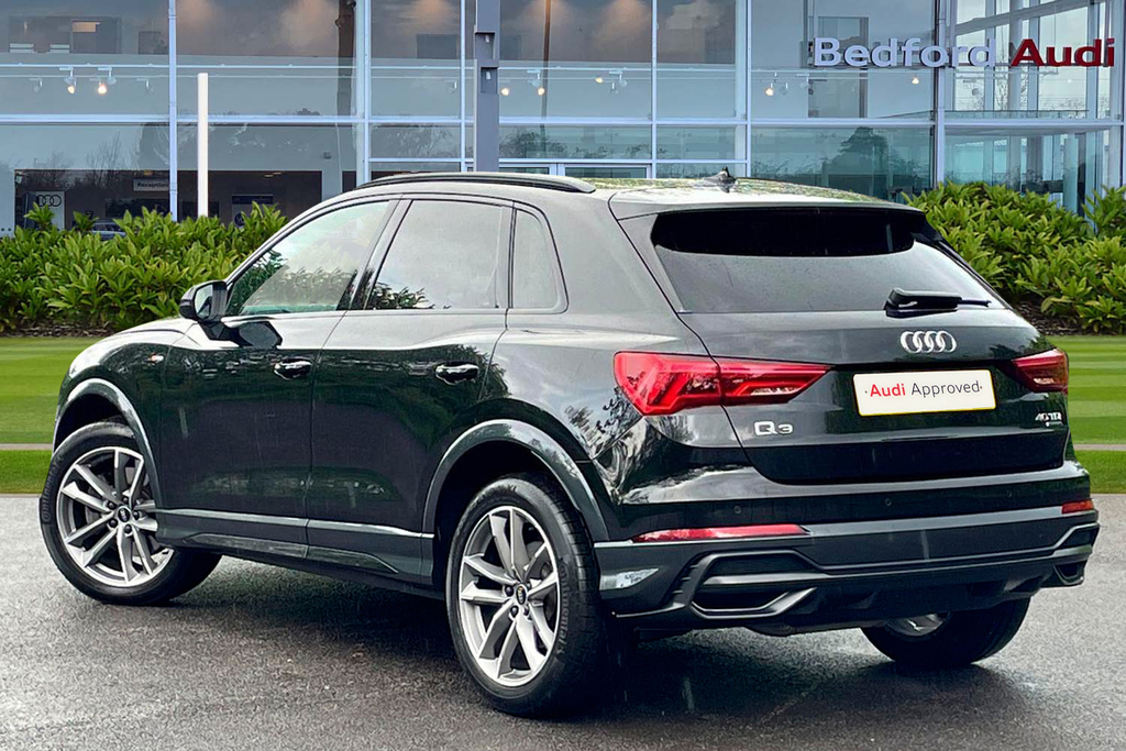 Audi Q3 Audi Q3 Black Edition 40 Tdi Quattro 200 Ps S Tron Black #3