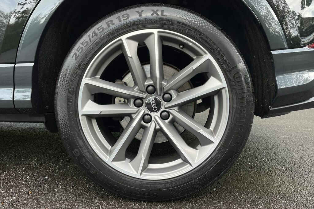 Audi Q3 Audi Q3 Black Edition 40 Tdi Quattro 200 Ps S Tron Black #5