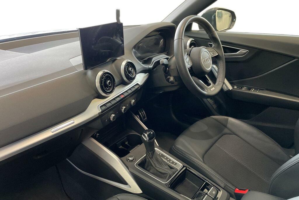Audi Q2 Audi Q2 S Line 35 Tfsi 150 Ps S Tronic AE25UXB Grey #2