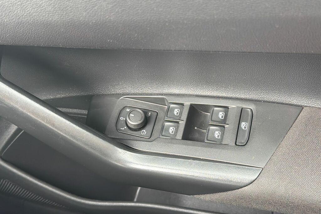 Volkswagen Polo Hatchback White #28