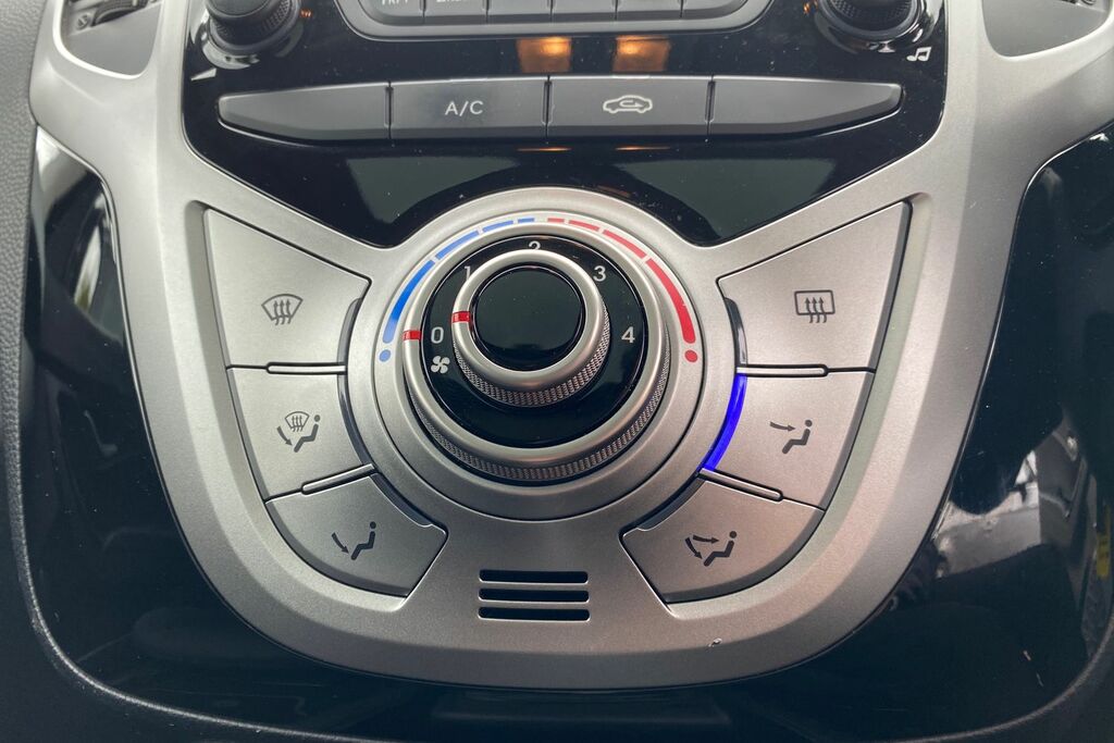 Hyundai Ix20 Se 2016 16 White #16