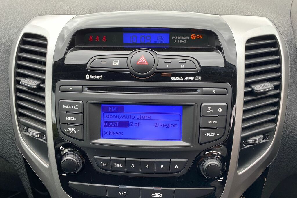 Hyundai Ix20 Se 2016 16 White #17