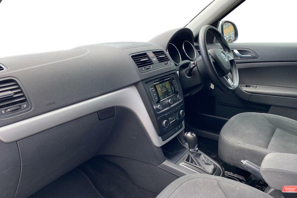 Skoda Yeti Skoda Yeti 2.0 Tdi Black Edition Suv Ds White #2