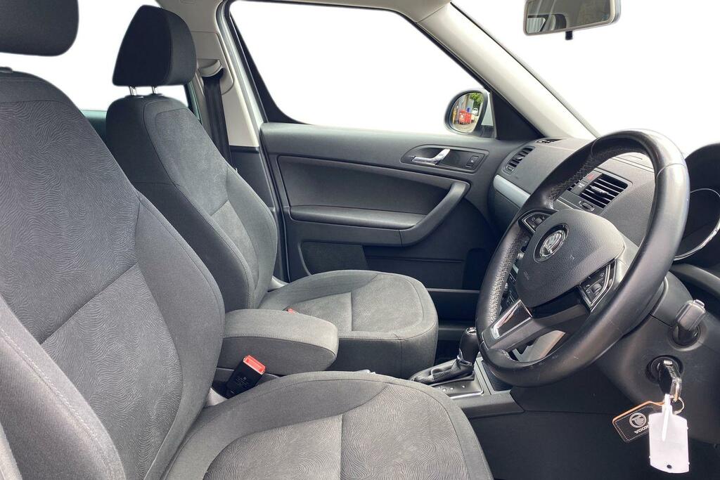 Skoda Yeti Hatchback White #13