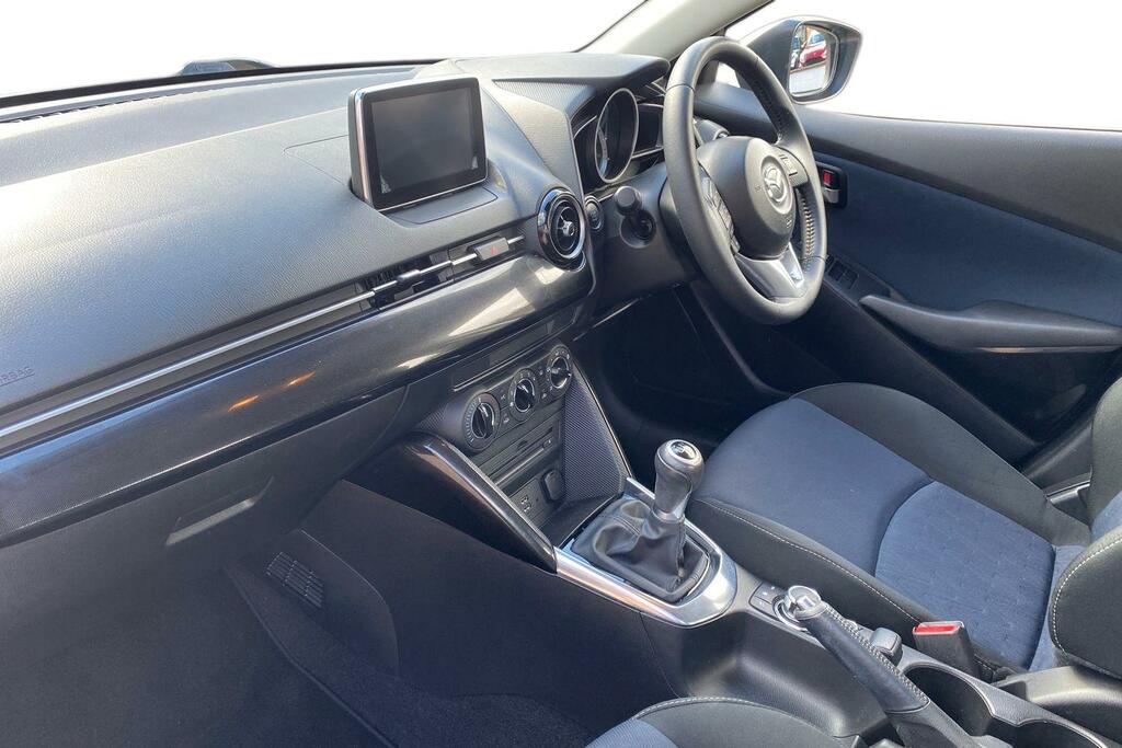 Mazda 2 Mazda Mazda2 1.5 Skyactiv-g Se-l Hatchback Pet White #2