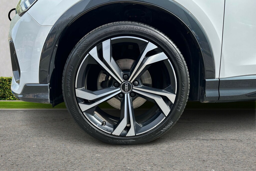 Audi Q3 Audi Q3 Edition 1 35 Tfsi 150 Ps S Tronic White #5