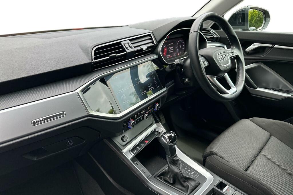 Audi Q3 Audi Q3 Sport 35 Tfsi 150 Ps S Tronic Black #2