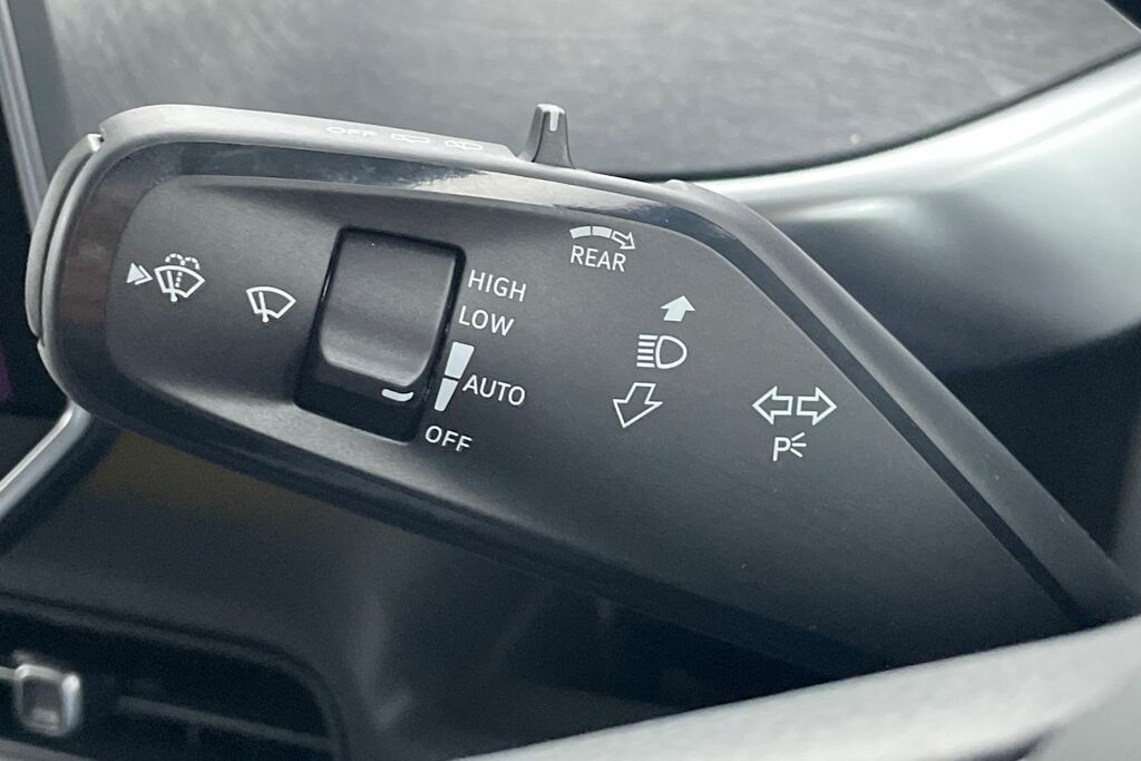 Volkswagen ID.Buzz Pro 79Kwh Gtx Mpv 4Motion Silver #27