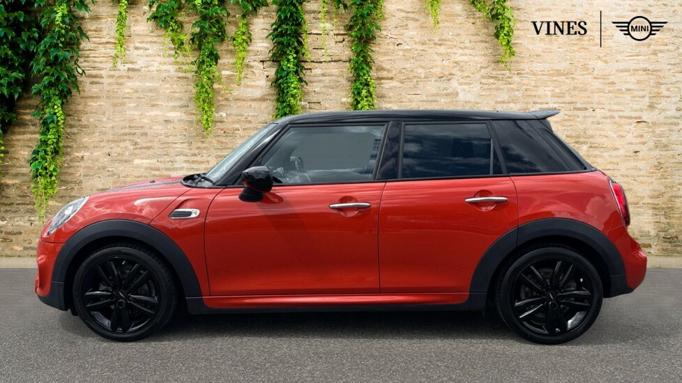 Mini Hatch 5-Door Hatch Cooper Sport EO69BWW Orange #3