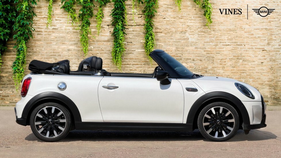 Mini Convertible Convertible Cooper S Exclusive White #3