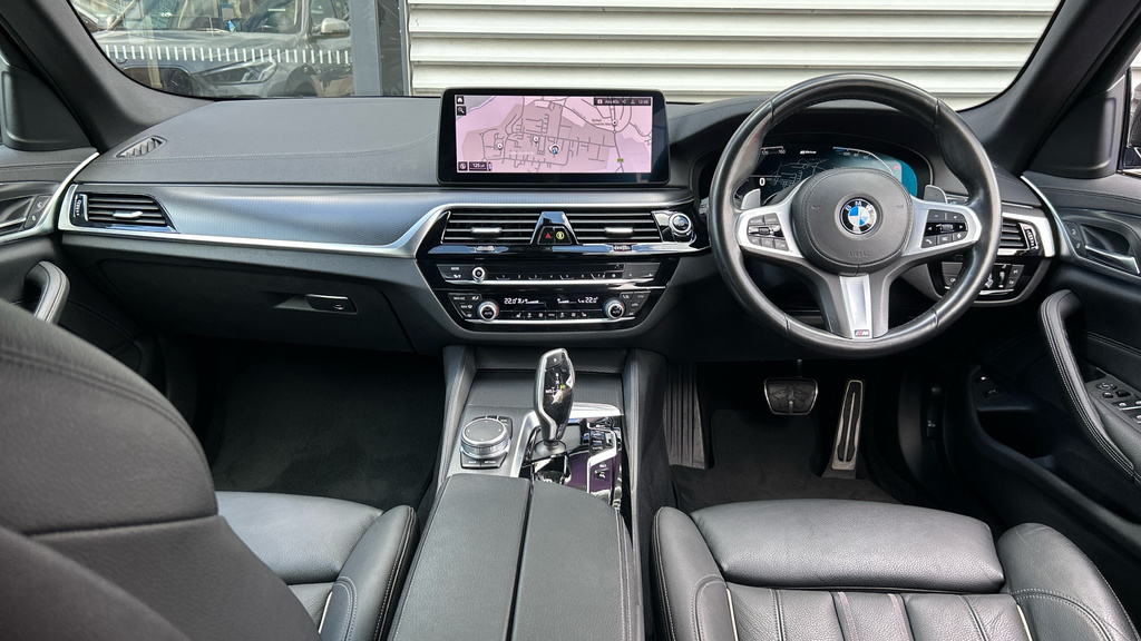 BMW 5 Series 530E M Sport Saloon YE21VXJ Grey #4