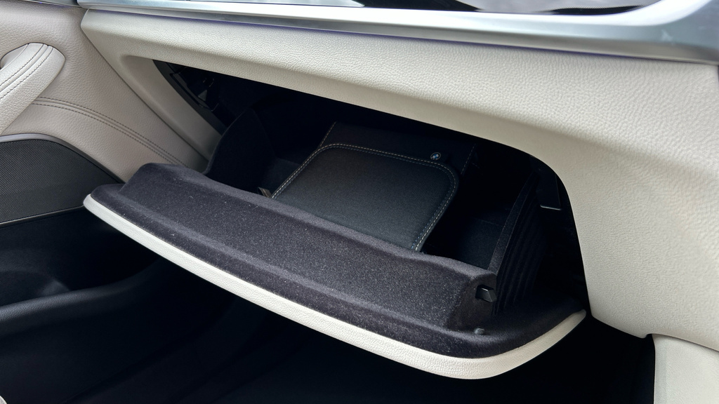 BMW 5 Series M550i Xdrive Blue #35