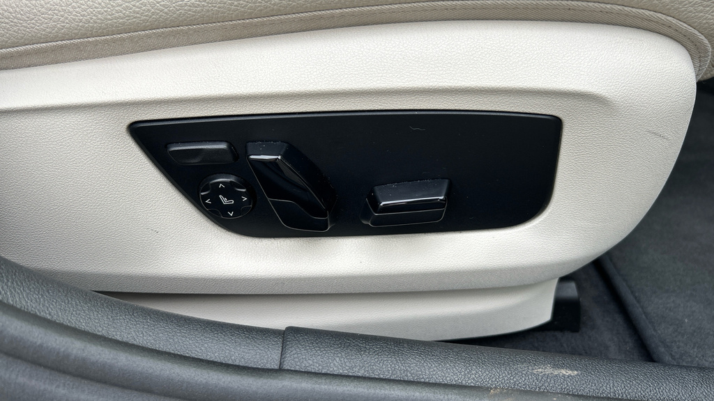 BMW 5 Series M550i Xdrive Blue #39