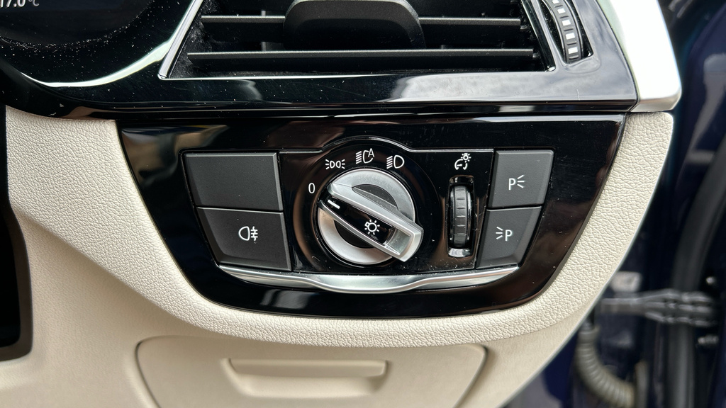 BMW 5 Series M550i Xdrive Blue #36