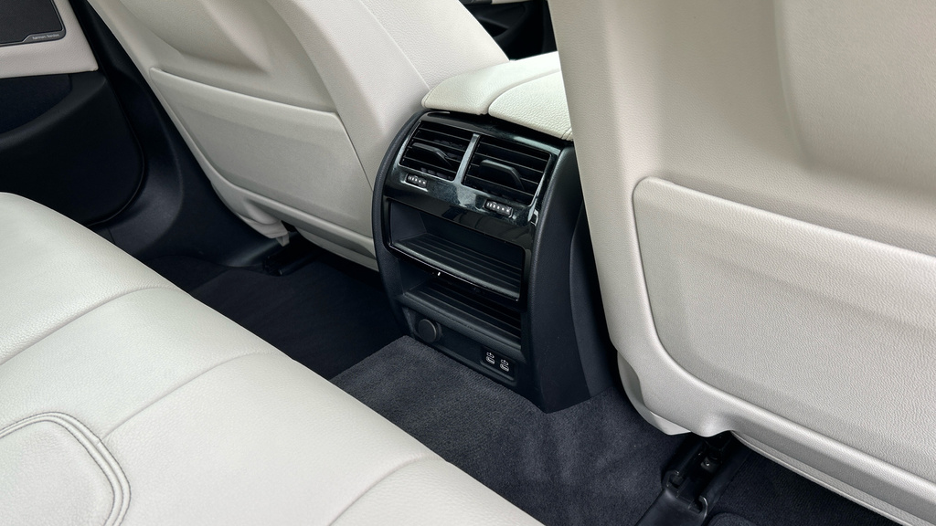 BMW 5 Series M550i Xdrive Blue #40