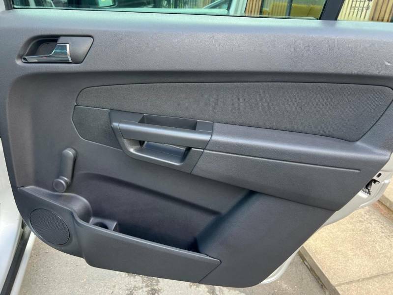 Vauxhall Zafira 1.6I 115 Active Silver #15