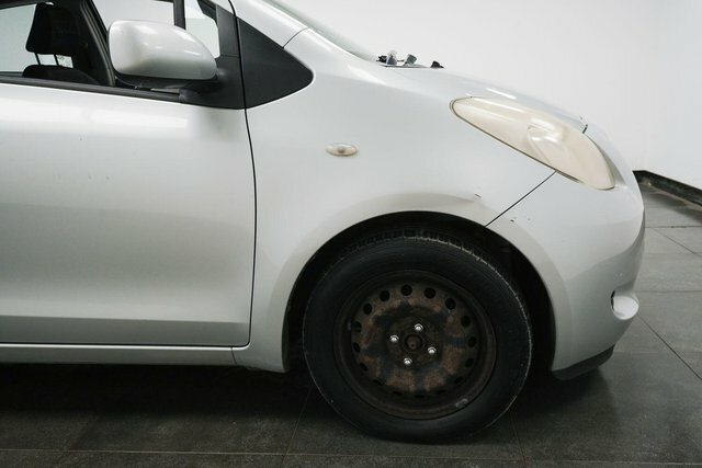 Toyota Yaris 1.3 Vvt-i T3 Silver #4