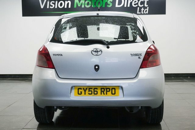 Toyota Yaris 1.3 Vvt-i T3 Silver #2
