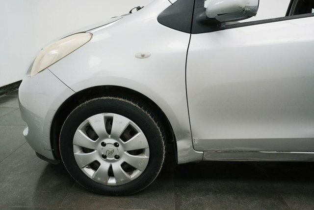 Toyota Yaris 1.3 Vvt-i T3 Silver #5