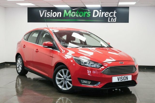 Ford Focus 1.0T Ecoboost Titanium Euro 6 S S Red