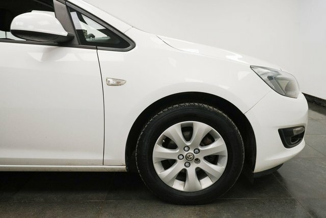 Vauxhall Astra 1.6I Design Euro 6 K123SJJ White #5