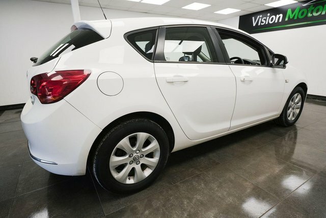 Vauxhall Astra 1.6I Design Euro 6 K123SJJ White #4