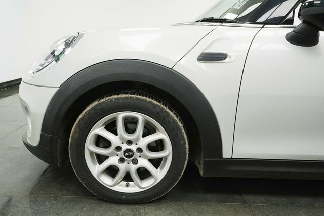 Mini Hatch 1.5 Cooper Classic Euro 6 S S GF70OBN Silver #5