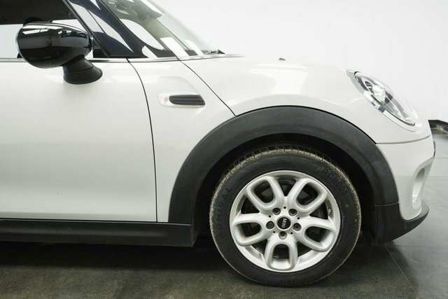 Mini Hatch 1.5 Cooper Classic Euro 6 S S GF70OBN Silver #4