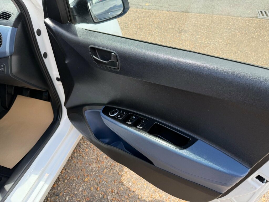 Hyundai I10 Hatchback Blue #16