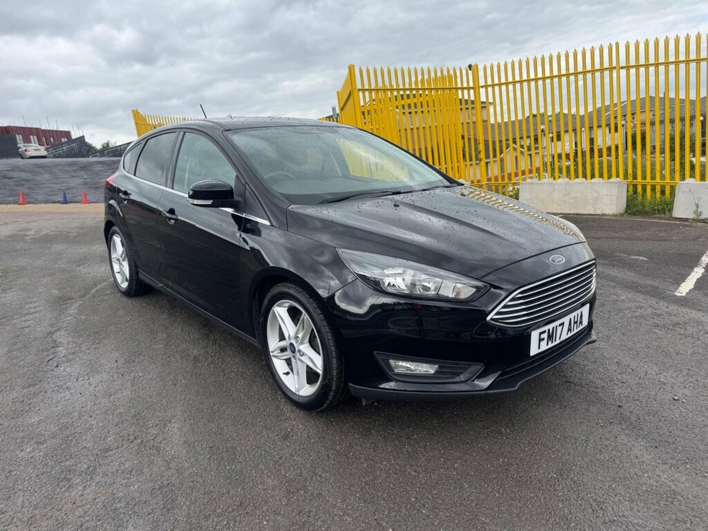 Ford Focus 1.5 Tdci Zetec Edition Euro 6 Ss FM17AHA Black #4