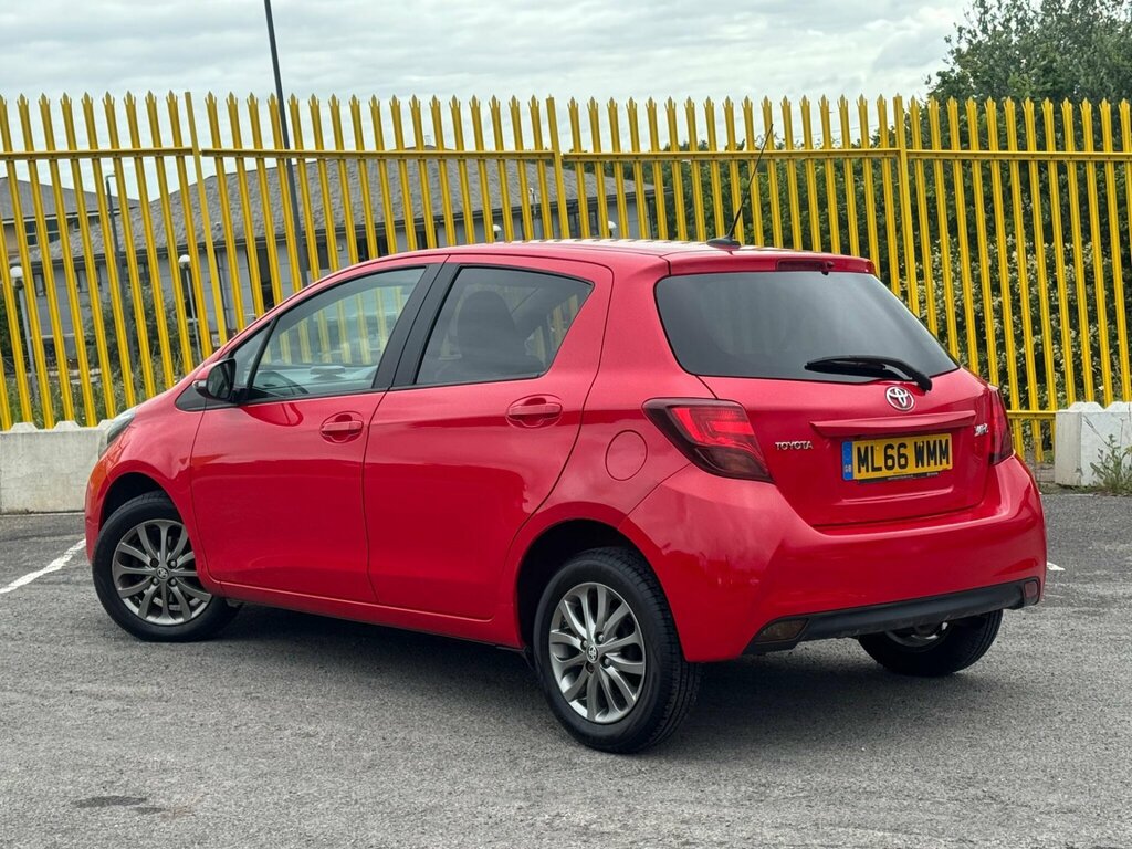 Toyota Yaris 1.0 Vvt-i Icon Euro 6 Red #2