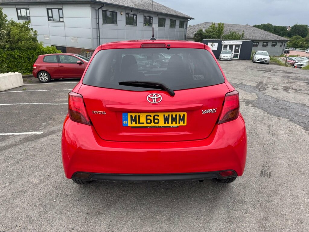 Toyota Yaris 1.0 Vvt-i Icon Euro 6 Red #4