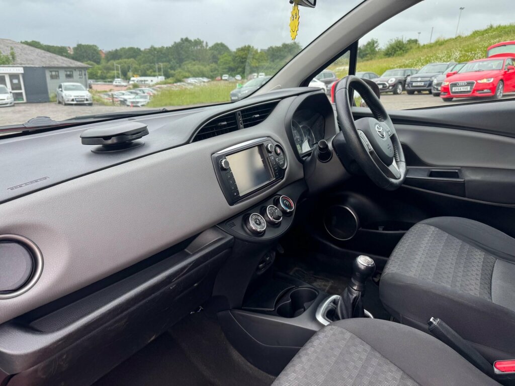 Toyota Yaris Hatchback Blue #12