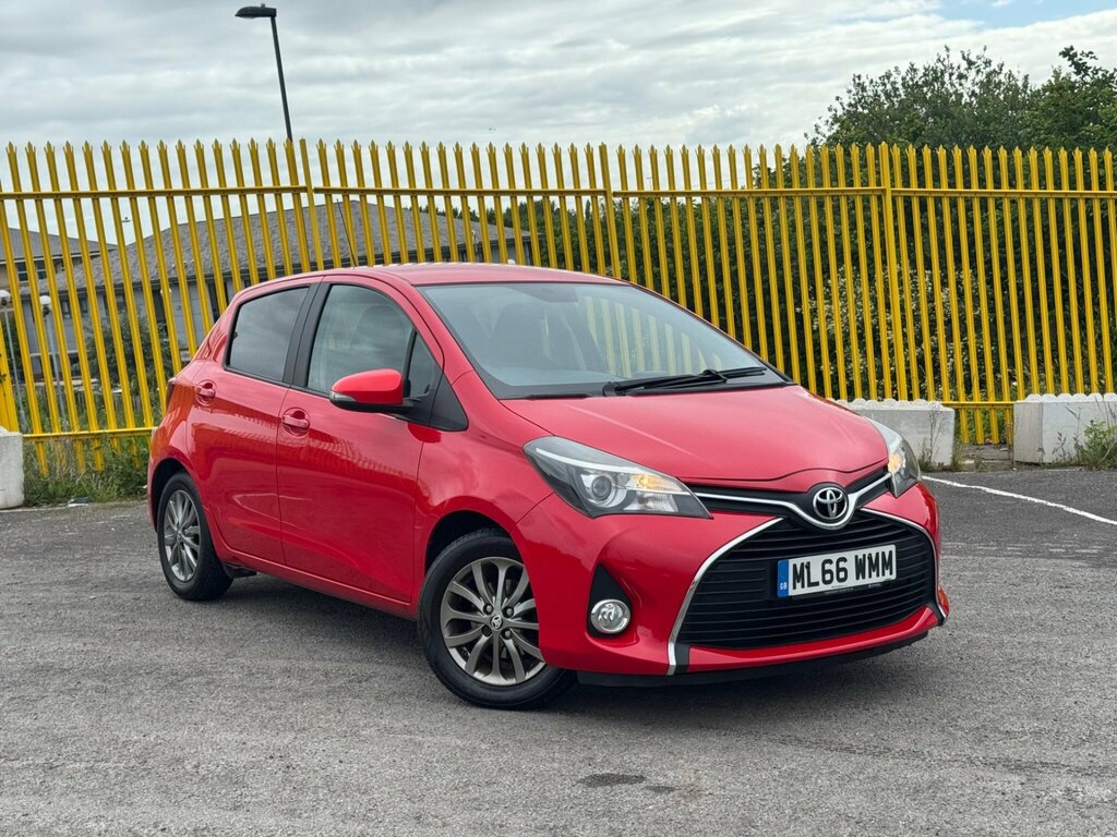 Toyota Yaris 1.0 Vvt-i Icon Euro 6 Red