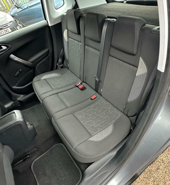Peugeot 2008 2008 Active White #46