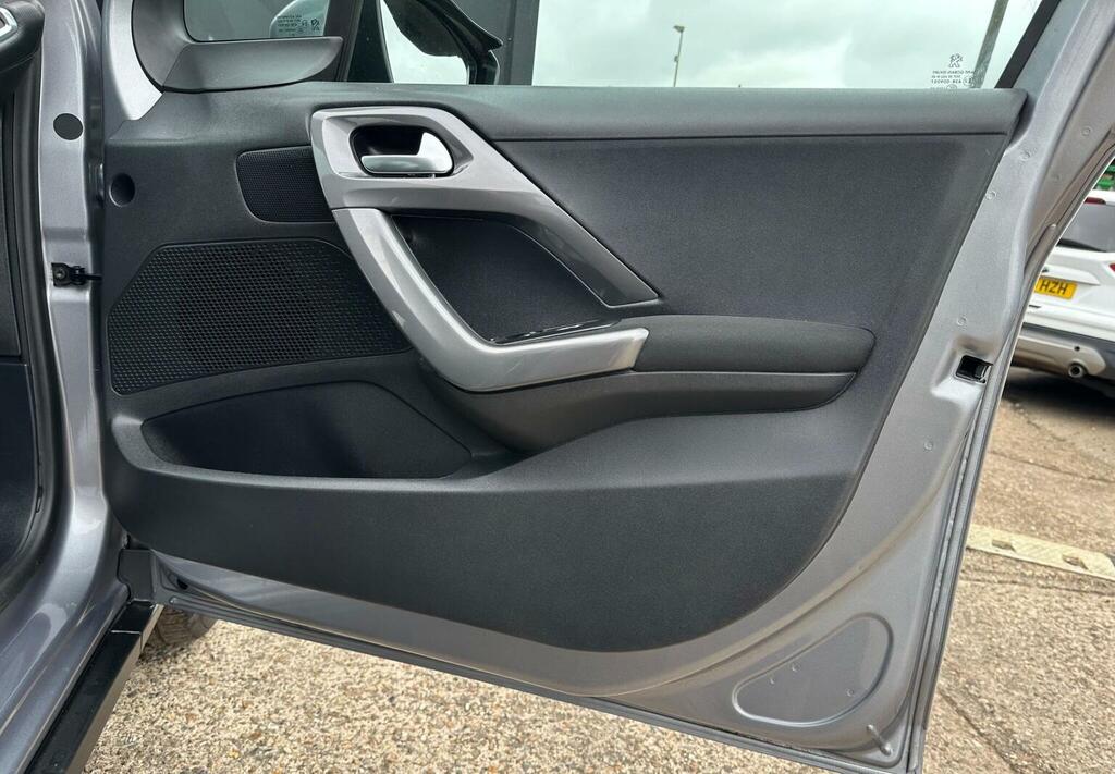 Peugeot 2008 2008 Active White #40